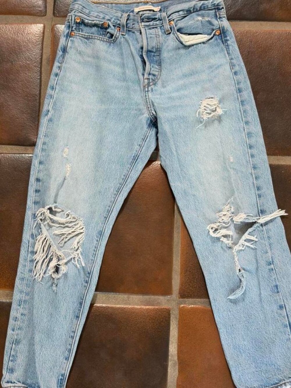 Levi's Wedgie Straight Light-Wash Distressed Jeans Size 28